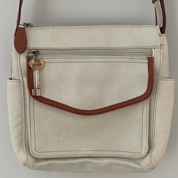 FOSSIL cross body bag w/ buckled strap - Cream, Tan leather lots of pockets. - Picture 1 of 16